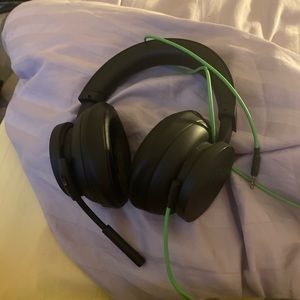 Black wired Xbox headset